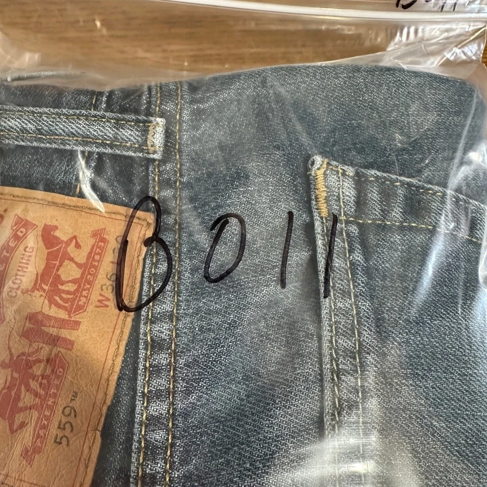 Levis 559 Relaxed Straight Jeans  Blue Medium Wash Denim Whiskered Mens 36x30